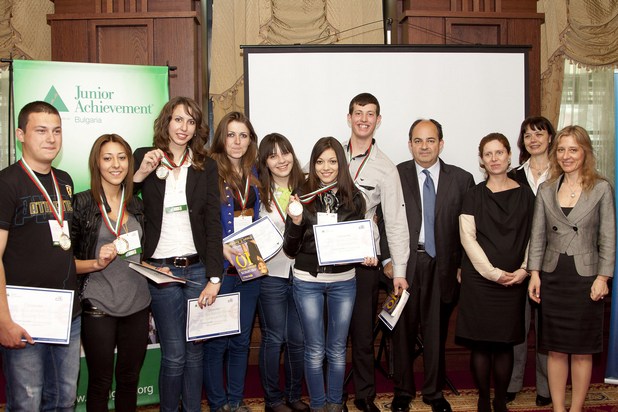 Инициативата „Финансов иновационен лагер” привлече 70 ученици от цяла България