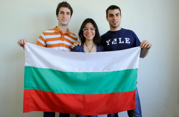 Румен Данговски, Валерия Станева и Станислав Атанасов ще представят България на световното състезание за наука и инженерство Intel ISEF 