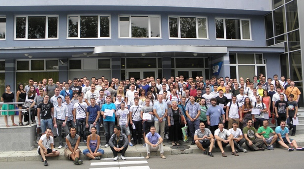 Стотици студенти преминаха двуседмично обучение по писане на облачен софтуер в SAP Labs България