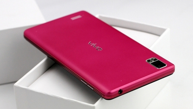 Vivo Y19t работи под управление на Android и е изпълнен в корпус-моноблок с ярък червен цвят