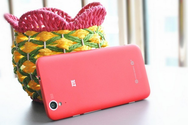 Четириядреният смартфон на ZTE предоставя 5-инчов екран с Full HD резолюция 