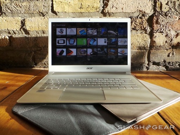 Новият ултрабук на Acer с 13,3-инчов екран е дебел само 12,9 мм и тежи 1,3 кг