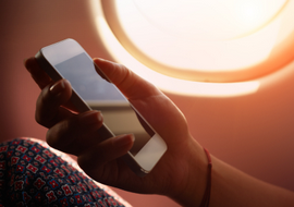 Пътуващите със самолет за САЩ трябва да демонстрират, че мобилното им устройство може да работи на батерия