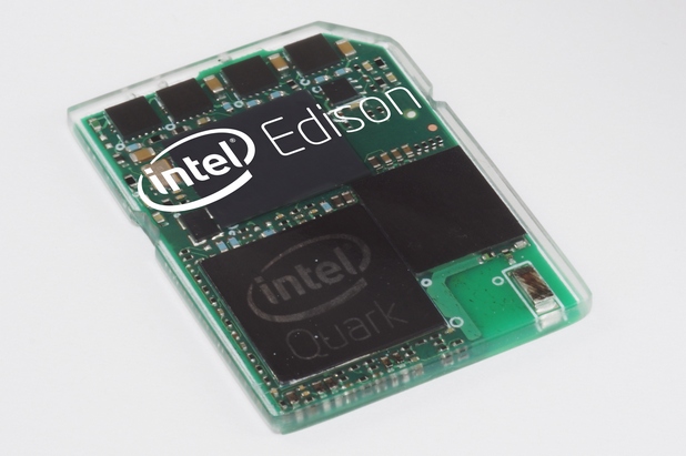 Intel Edison включва x86 процесор и микроконтролер, който се програмира за управление на I/O и други базови функции
