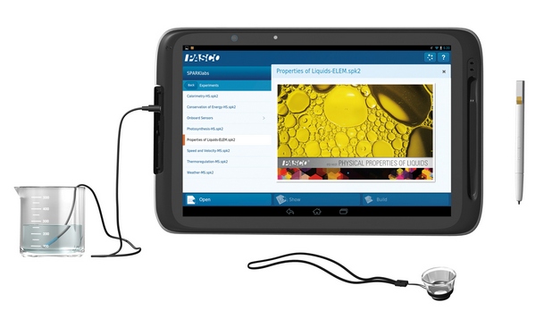 Intel Education Tablet има 10-инчов екран и издържа 12 часа на батерия