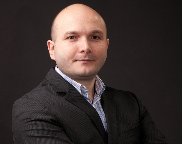 В кариерата си Радослав Николов достига до поста вицепрезидент „Развойна дейност” в SAP