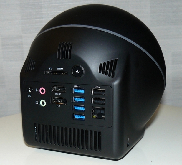 Zotac ZBox 01520 разполага с Wi-Fi, Bluetooth, Gigabit Ethernet, четец на карти, четири порта USB 3.0, два USB 2.0 и HDMI