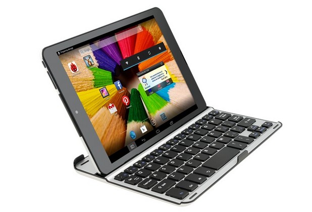 Evolio X8 Fusion се предлага в комплект с Bluetooth док клавиатура, която го превръща в мини ноутбук