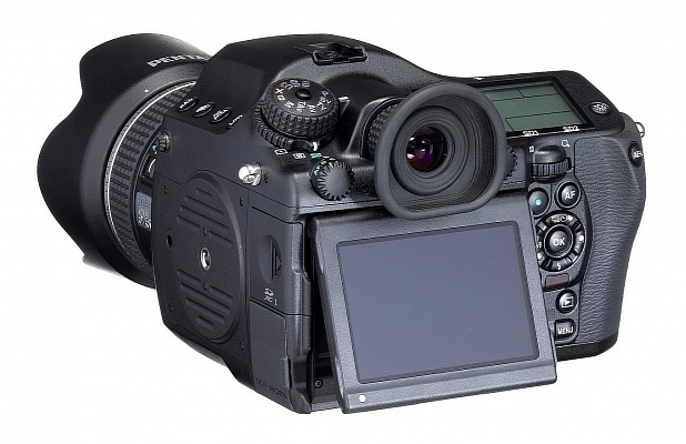 Камерата със среден формат Pentax 645D 2014 се очаква на пазара през април на цена около $10 000