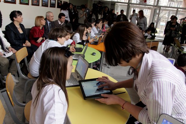 Училището залага на преносими компютри, както за учителите, така и за учениците