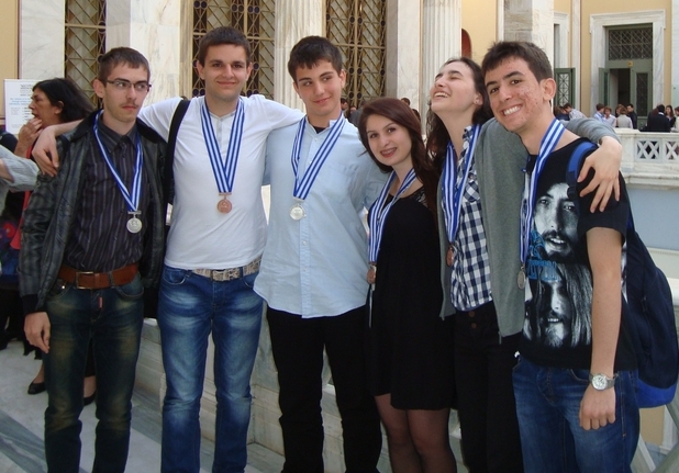 Двата български отбора спечелиха сребърни и бронзови медали от европесйката олимпиада по природни науки в Атина