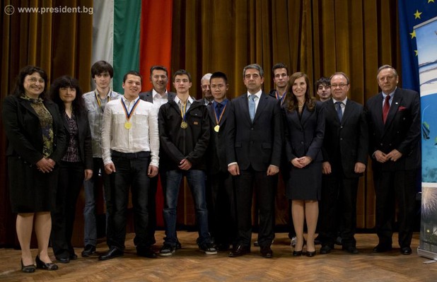 За 20 години българските математици неизменно са сред медалистите в Австралийското математическо състезание (снимка: www.president.bg)