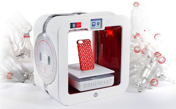 Ekocycle Cube 3D Printer използва специални касети, напълнени с консуматив от минимум три пластмасови бутилки Кока-Кола