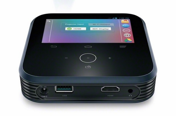 ZTE LivePro идва с операционна система Android 4.2, има размери 120,6х120,6х28,5 мм и тежи 400 грама