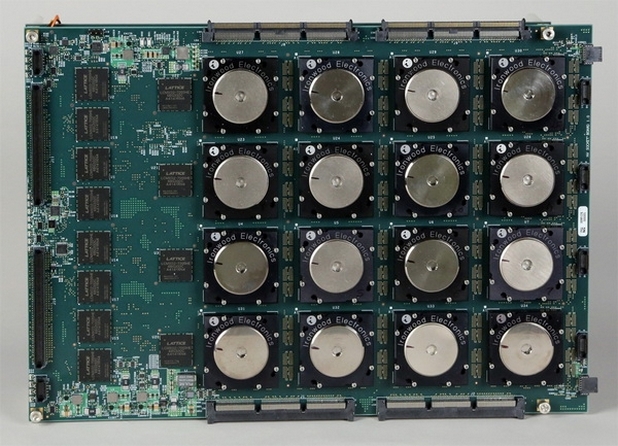 IBM е вградила 16 невронни процесора от ново поколение в една платка