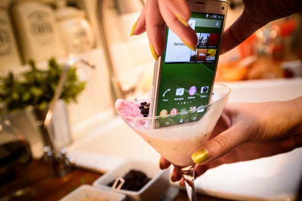 Xperia Z3 е супер тънък (7,3 мм) смартфон, напълно защитен от проникване на прах и вода и с най-високата степен на водоустойчивост