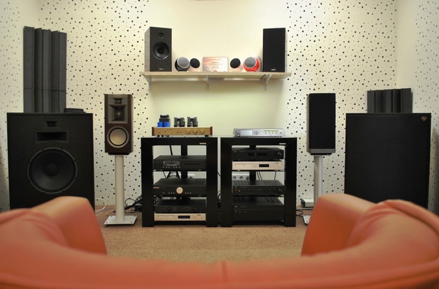 В залите на Аудио Арте могат да се видят и чуят различни модели аудио техника от най-висок клас