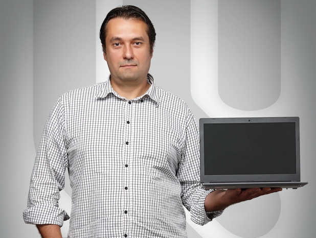 „След едногодишни усилия, вече имаме лаптоп „Правец 64М”, оборудван с последните технологии в компютърната техника”, казва Бойко Вучев, управител на „Правец Компютри” ООД