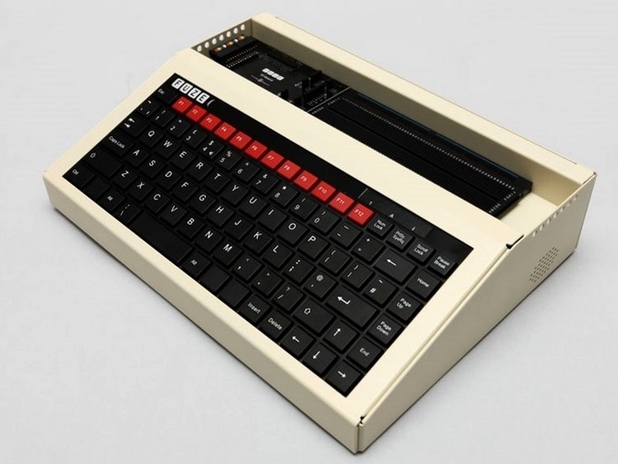 FUZE T2-SE има 6-редова клавиатура с 88 бутона, разположени в подредба QWERTY 
