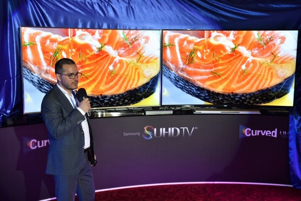 Във фокуса на вниманието бе моделът Samsung SUHD TV JS9500 със скосен дизайн с кант, който придава по-голяма дълбочина на екрана