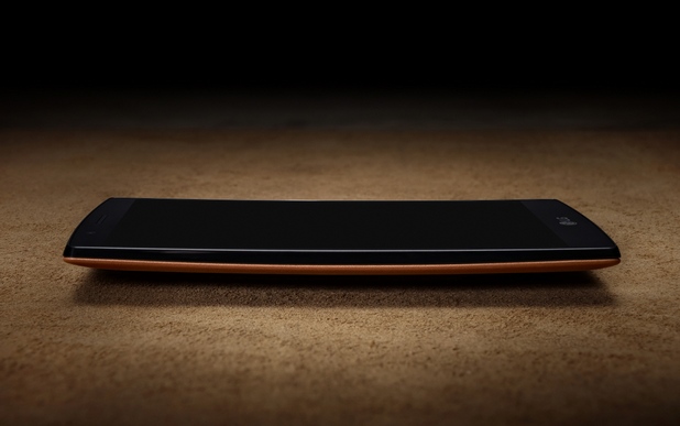 Дизайнът на LG G4 е характерен с тънката си леко извита форма Slim Arc