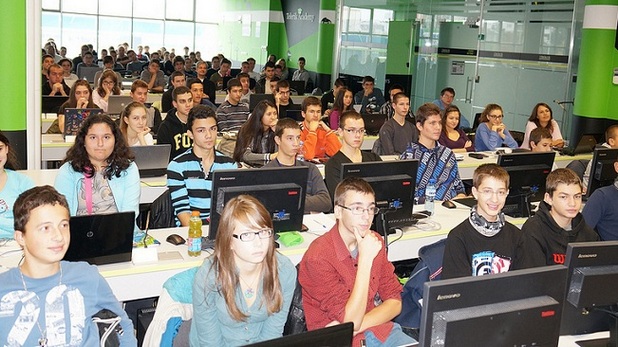 Учениците в Академията на Телерик напълно безплатно ще се запознаят с най-популярните програмни езици и технологии за разработка на софтуер