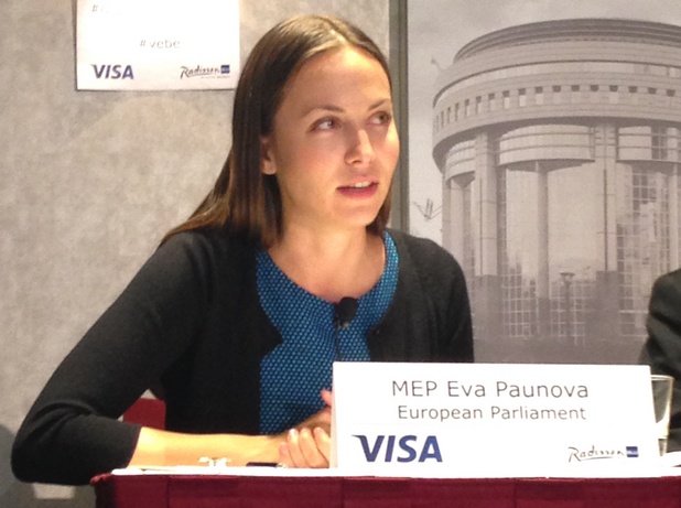 „Няма как да развиваме електронната търговия без да подсигурим защитени електронни плащания”, каза Паунова на дебат в Брюксел
