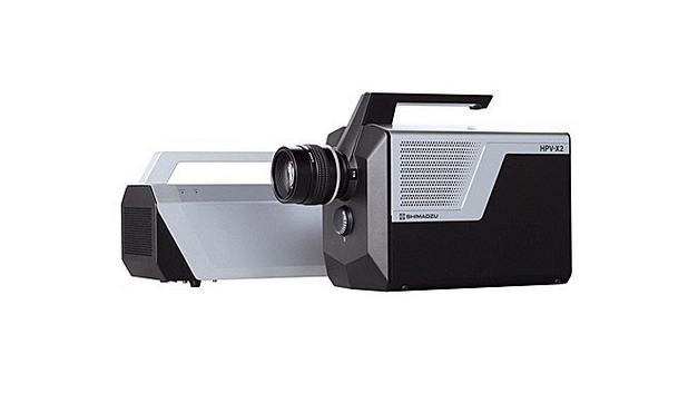 Камерата с ултра-висока скорост на снимане има размерами 160x330x260 мм и тежи 6,4 кг