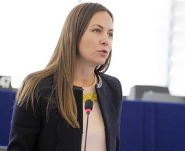 „Цифровите технологии бързо се превръщат в основен инструмент за предприятията", каза българският евродупат Ева Паунова в речта си на клауд форум в София