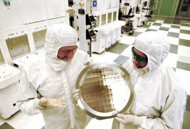 IBM вече разполага с работни образци на чипове по 7-нанометрова технология