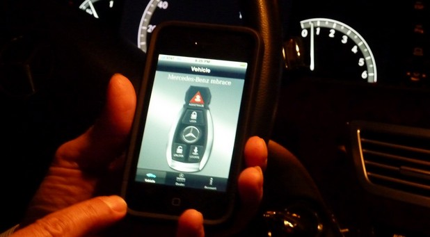 Мобилни приложения като Mercedes mbrace съдържат уязвимост, която позволява да хакерите да прихванат канала за връзка между смартфона и автомобила