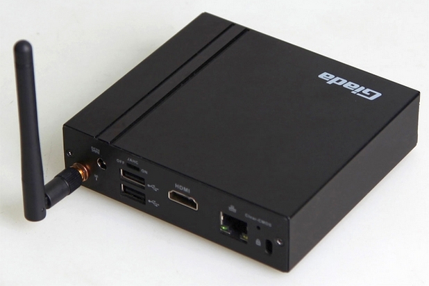 Giada F200 разполага с два слота Mini-PCI Express, мрежов контролер Gigabit Ethernet, интерфейс HDMI и няколко порта USB