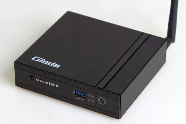 Giada F200 е компактен компютър с размери 116,6х107,2х30 мм и изключително ниска консумация