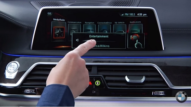 С помощта на жестове водачите на BMW 7 ще могат да управляват, например, аудио системата