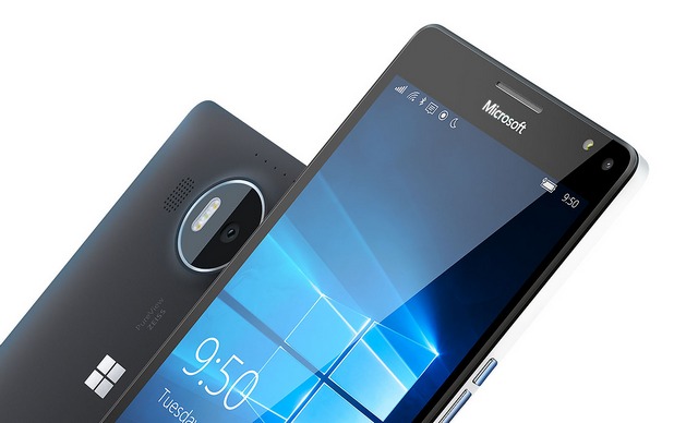 Моделът Lumia 950 XL се отличава с по-голям, 5,7-инчов екран и 8-ядрен процесор