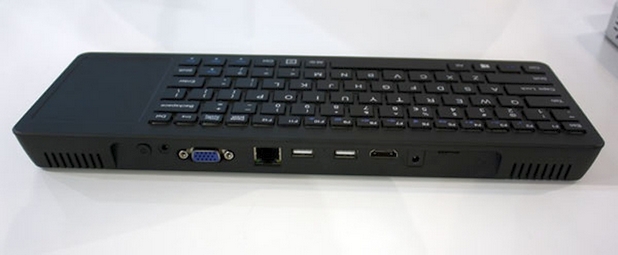 Компютърът PiPo K1 представлява клавитура с  тъчпад и всички необходими портове за свързване на периферия