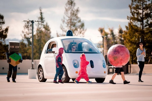 Поведението на децата на пътя е трудно за прогнозиране, но колите на Google ще могат да се справят с това предизвикателство