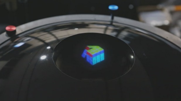 Корейска разработка показва холограма на кубче на Рубик с дължина на страната 7,62 см, видима добре от всички страни