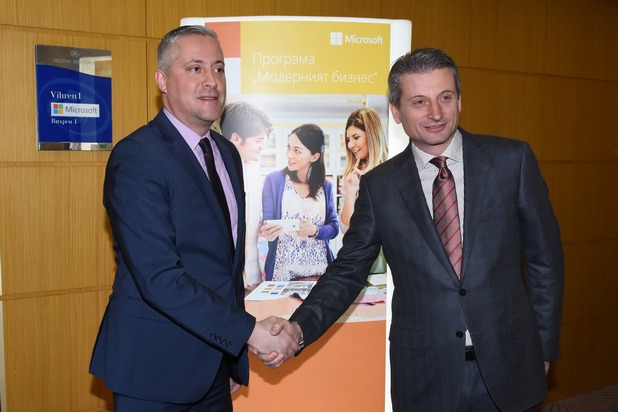 Министърът на икономиката Божидар Лукарски и изпълнителният директор на Майкрософт България Петър Иванов дадоха старт на програма „Модерният бизнес”