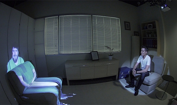 Room2Room сканира човека и проектира негово триизмерно изображение