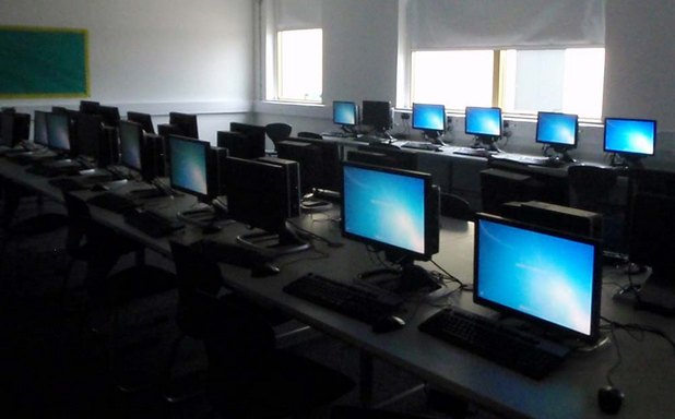 Редица български училища получиха безвъзмездно компютърна техника от „Информационно обслужване” АД