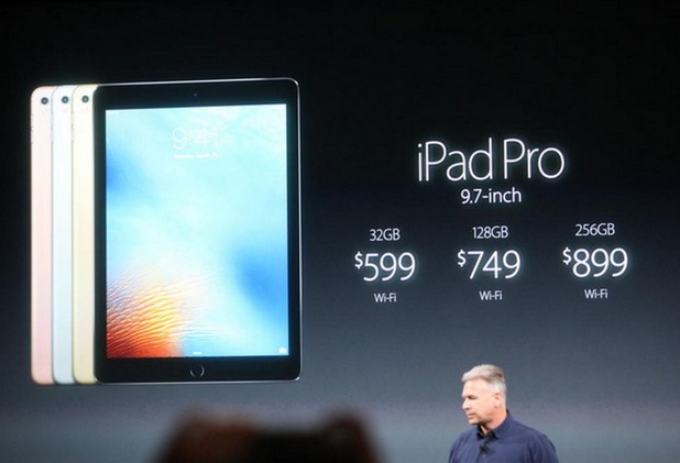 Новият iPad Pro има 9,7-инчов екран и очевидно с него Apple иска да привлече потребителите на Windows таблети (снимка: CNET)