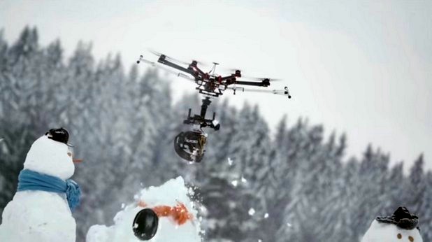 Квадрокоптерът е оборудван с резачка, която е безмилостна към снежни човеци, ледени висулки и борчета