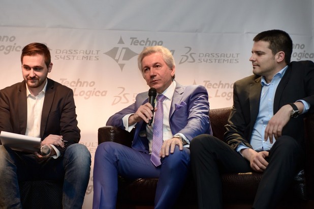 Изпълнителният директор на ТехноЛогика Огнян Траянов (в средата) изтъкна възможностите на Dassault Systеmes за разработване на иновативни проекти