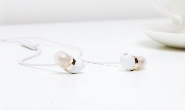 Xiaomi Mi Capsule In-ear Earphones са желаният аксесоар, когато искате да се усамотите с качествено аудио изживяване