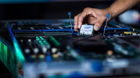 Новият процесор на Intel се очаква в началото на 2019