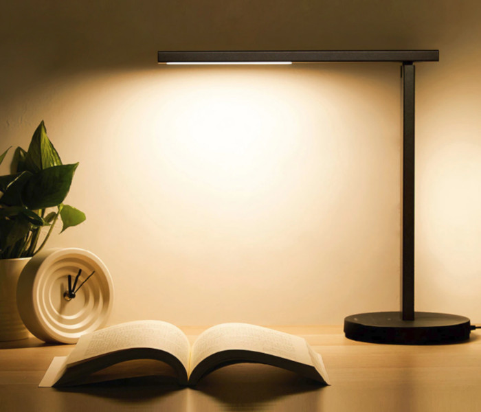 Настолна светодиодна лампа с двоен източник на светлина за комфортно