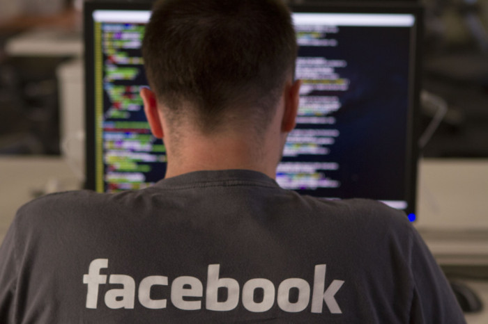 Социалната мрежа ще инвестира 300 милиона долараFacebook ще продължи да
