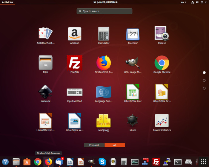 Дистрибуцията 19 04 идва с интерфейс GNOME 3 32 и ядро Linux