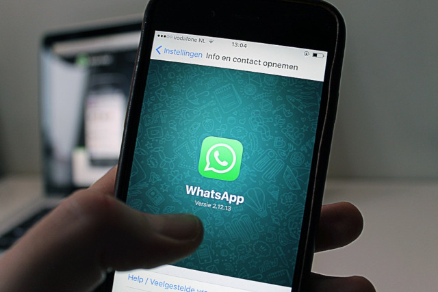 Атакуващите могат да инсталират шпионски софтуер в смартфонаПотребителите на WhatsApp
